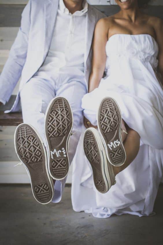 robe de mariée et converse